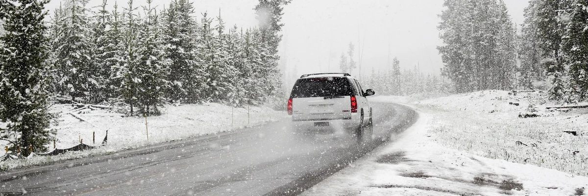Kosztowna zima (nie tylko) dla kierowców. Czy wiesz, że za te przewinienia czekają wysokie kary i mandaty?